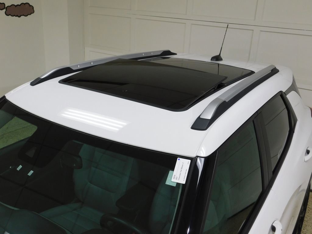 Used 2021 Chevrolet TrailBlazer LT w/ Sun and Liftgate Package AWD/4WD image 17