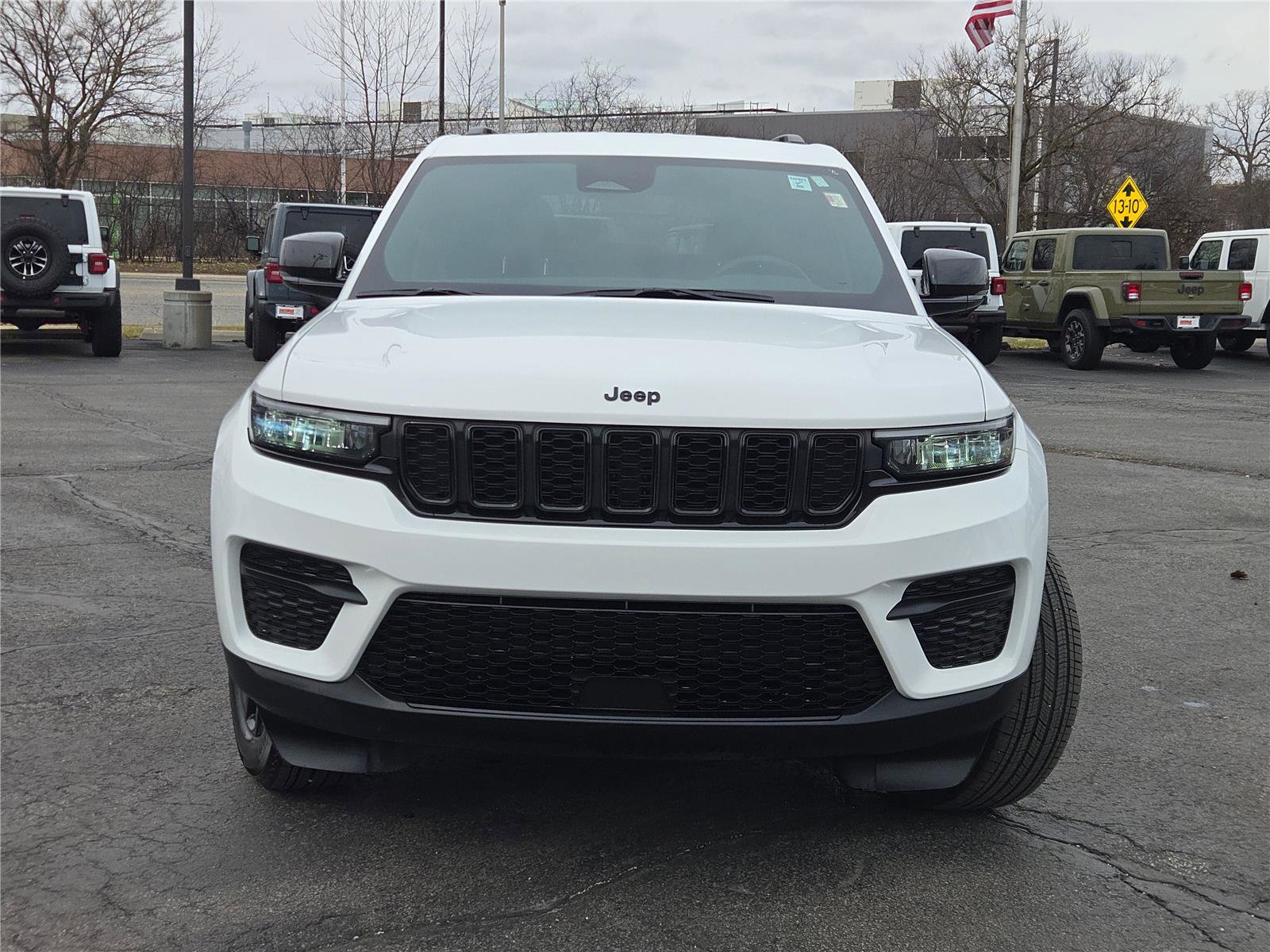 Certified 2024 Jeep Grand Cherokee Altitude image 5