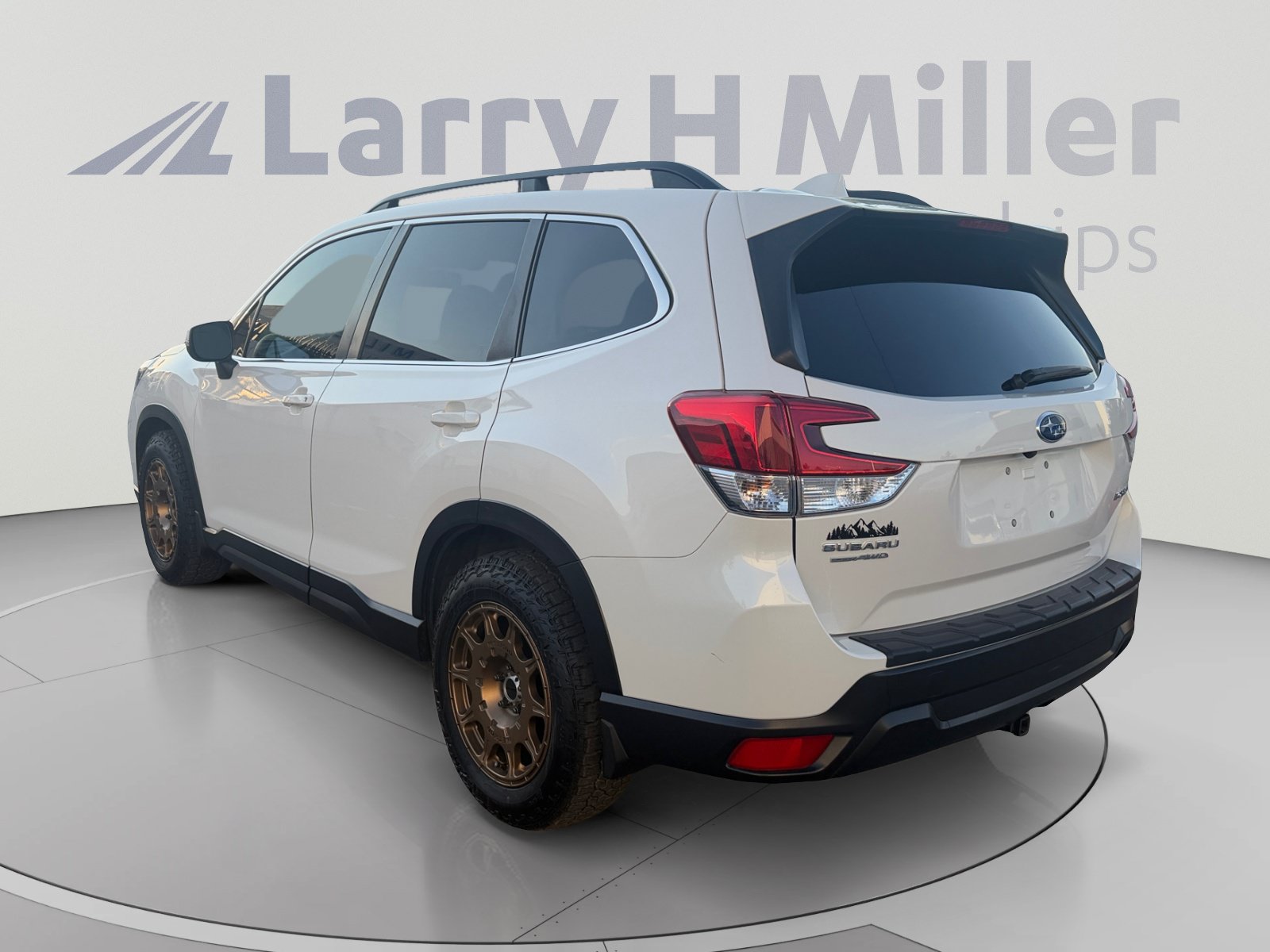 Used 2020 Subaru Forester Limited w/ Popular Package #3 AWD/4WD image 3