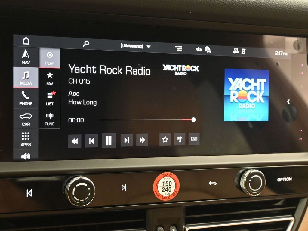 Certified 2025 Porsche Macan image 14