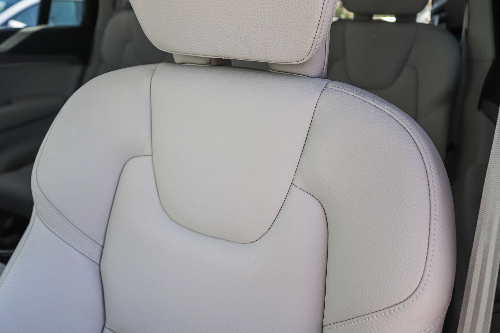 Used 2025 Volvo XC90 T8 Plus w/ Protection Package Premier AWD/4WD image 29