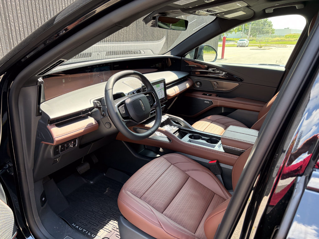 New 2026 Lincoln Nautilus Reserve w/ Jet Appearance Package AWD/4WD image 10