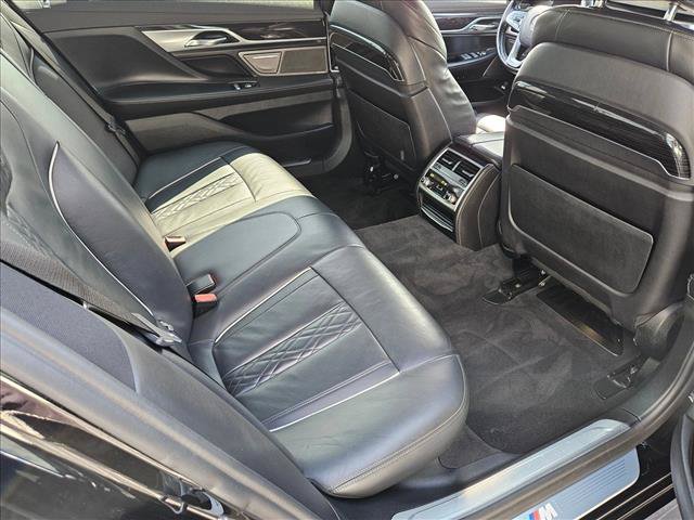 Used 2019 BMW 750i w/ M Sport Package RWD image 20