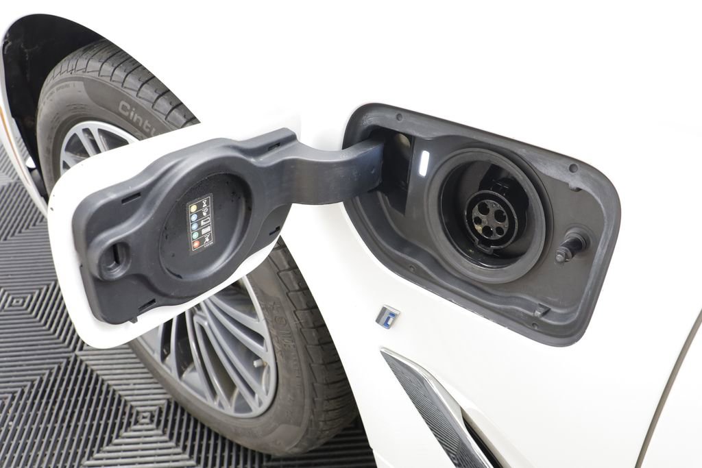 Used 2018 BMW 530e xDrive image 17