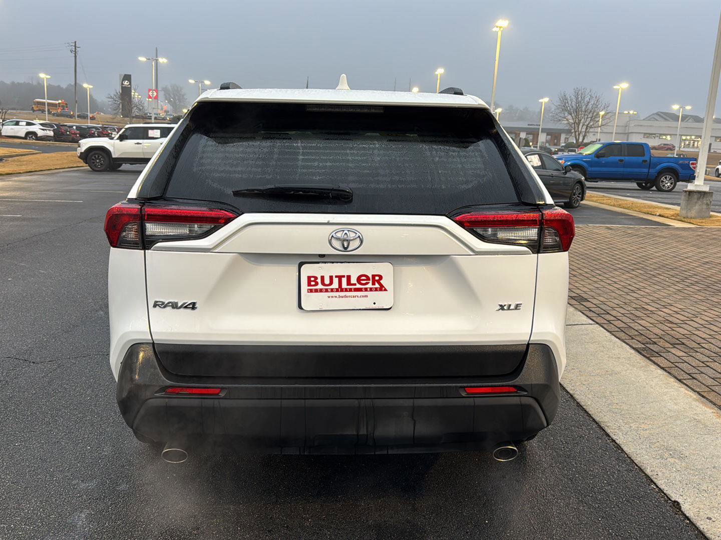 Used 2019 Toyota RAV4 XLE image 4