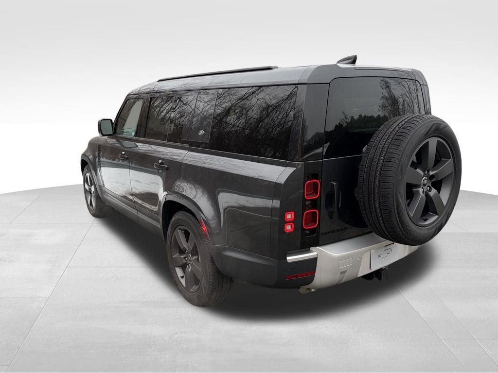 Used 2024 Land Rover Defender 130 S image 6