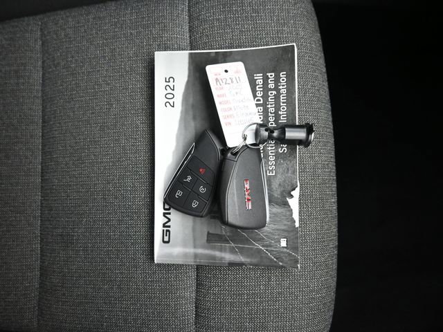 Used 2025 GMC Acadia Elevation image 12