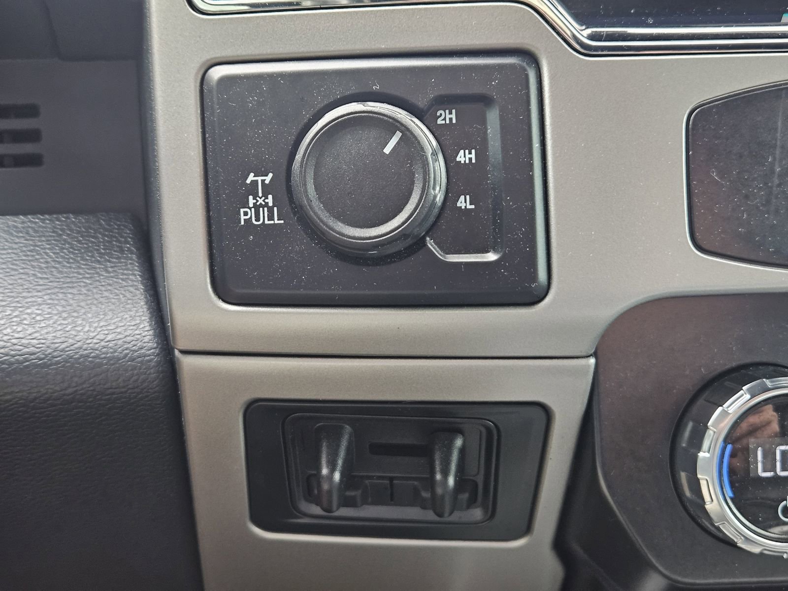 Used 2022 Ford F350 Lariat w/ Chrome Package image 23