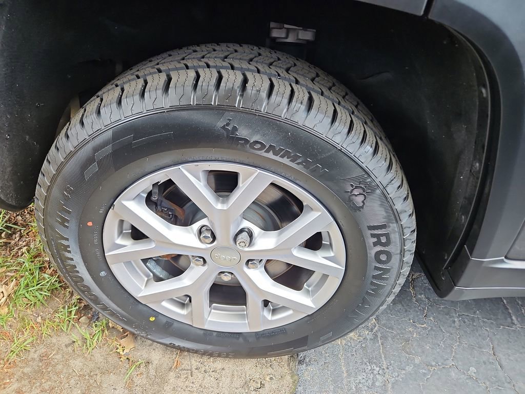 Used 2022 Jeep Grand Cherokee L Limited RWD image 7