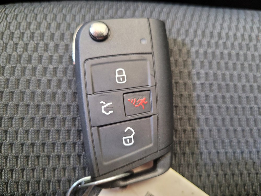 Used 2019 Volkswagen Golf S FWD image 32