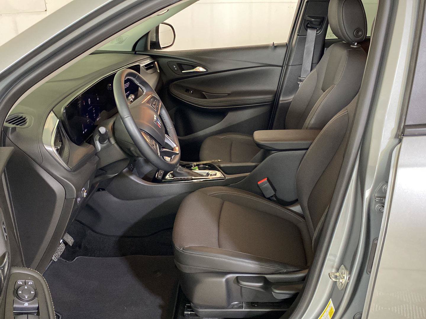 Certified 2024 Buick Encore GX Preferred FWD image 8
