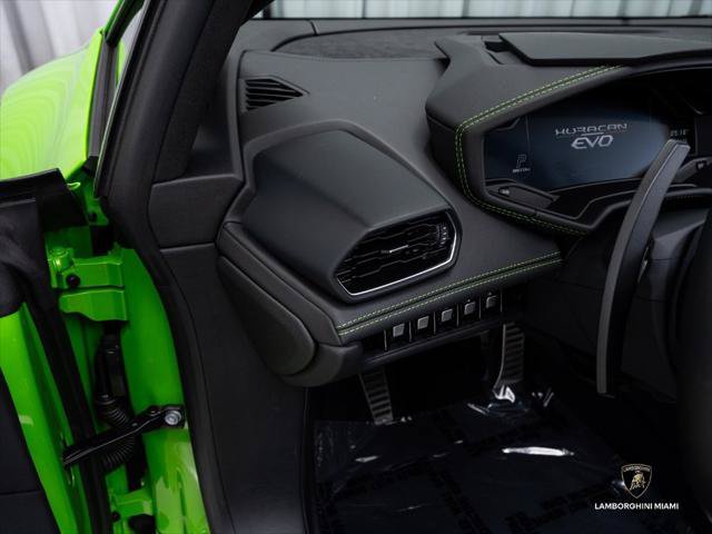 Used 2021 Lamborghini Huracan EVO RWD image 31