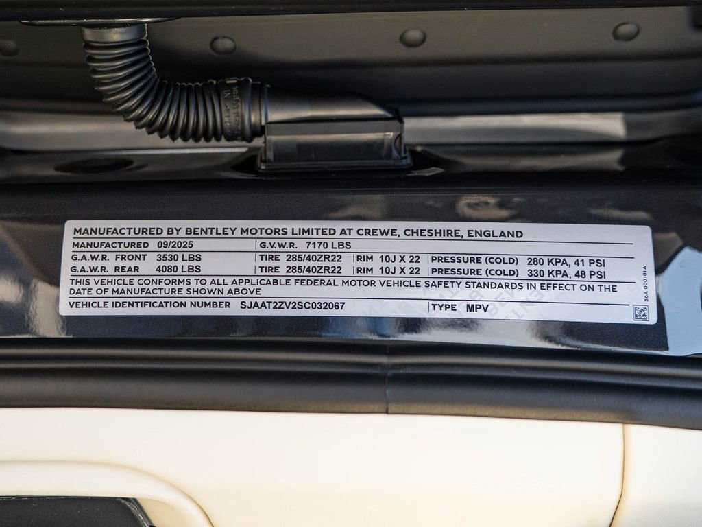 Used 2025 Bentley Bentayga image 43