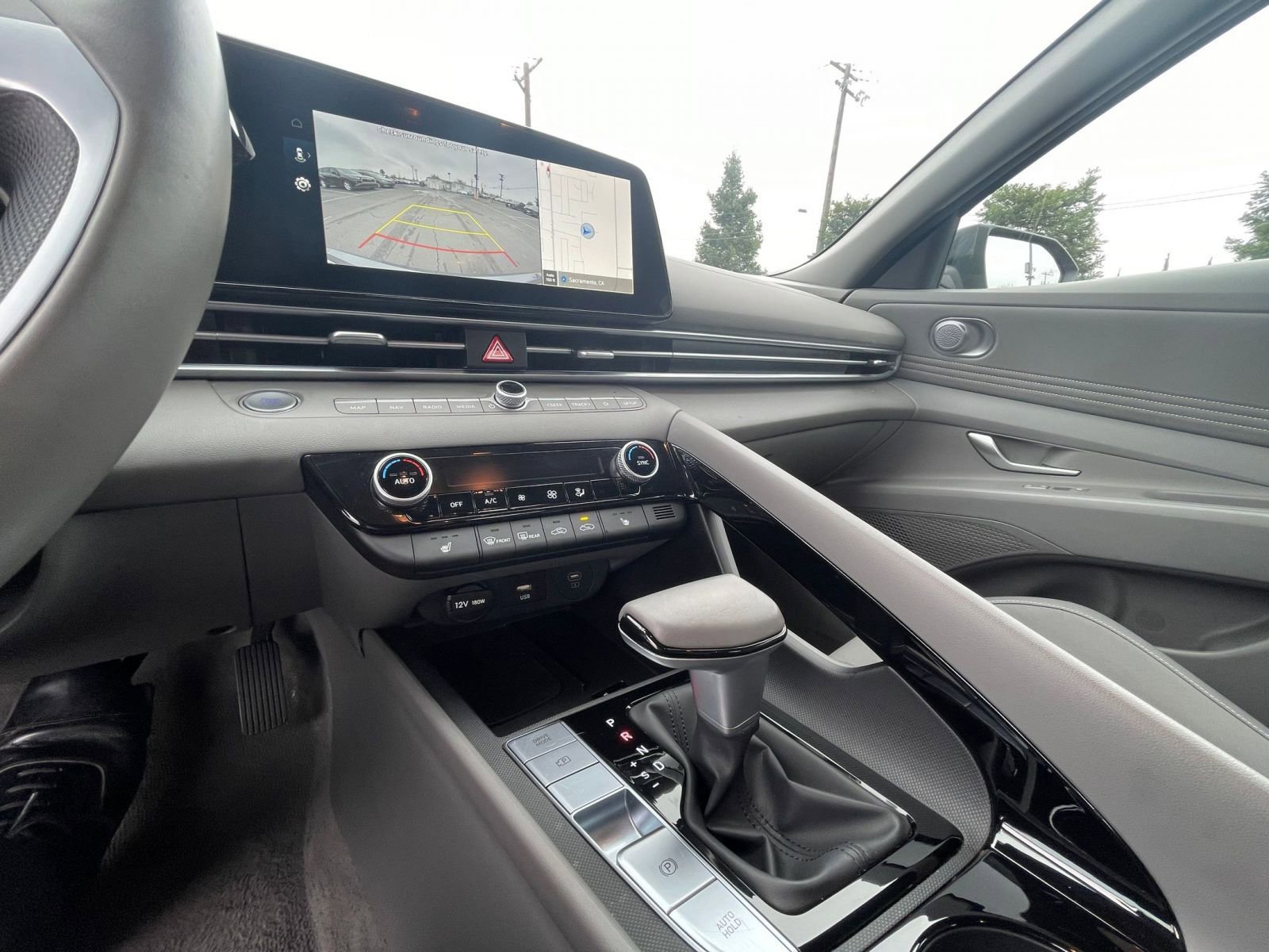 Used 2025 Hyundai Elantra SEL image 36