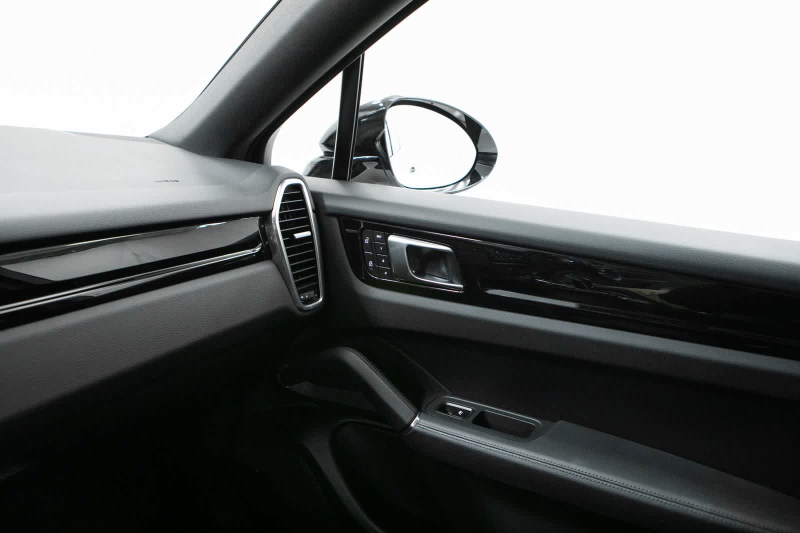Certified 2023 Porsche Cayenne Platinum Edition AWD/4WD image 30