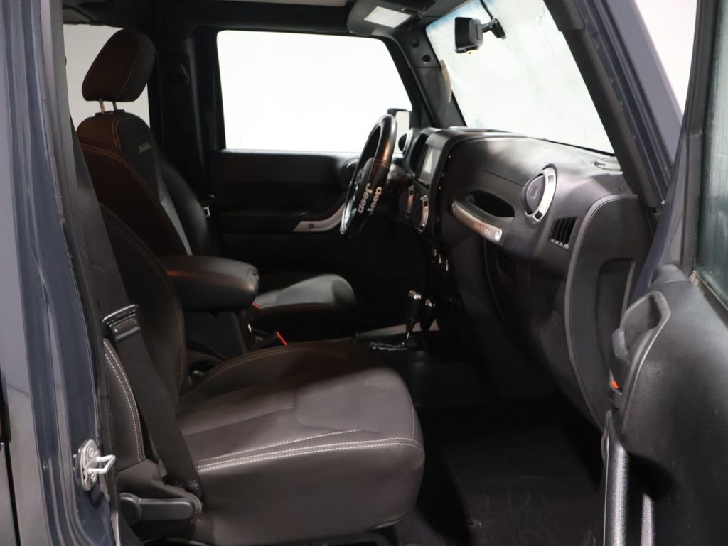 Used 2016 Jeep Wrangler Unlimited Sahara image 21