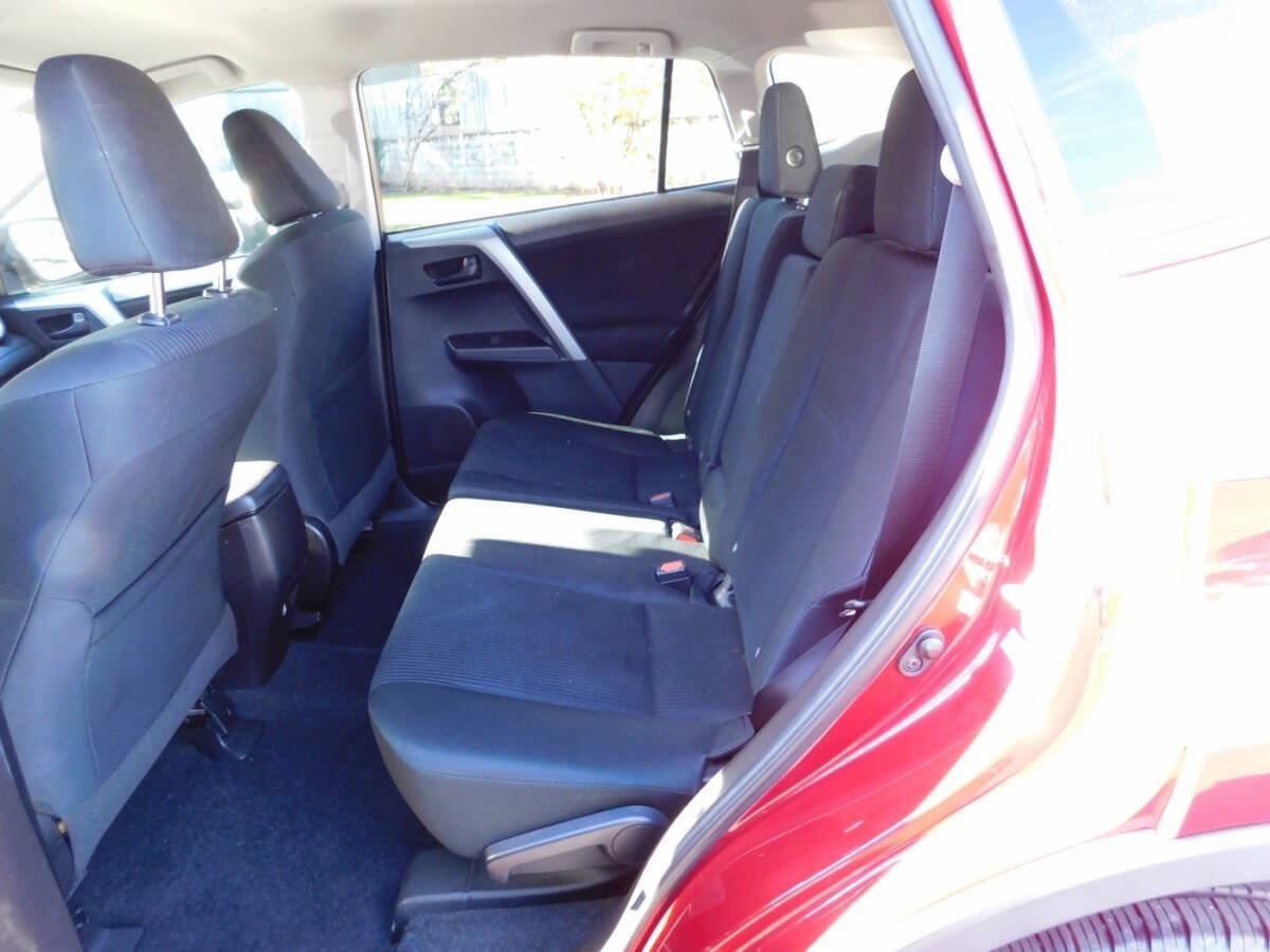 Used 2018 Toyota RAV4 LE w/ Carpet Mat Package FWD image 6