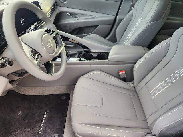 Used 2024 Hyundai Elantra Blue FWD image 13