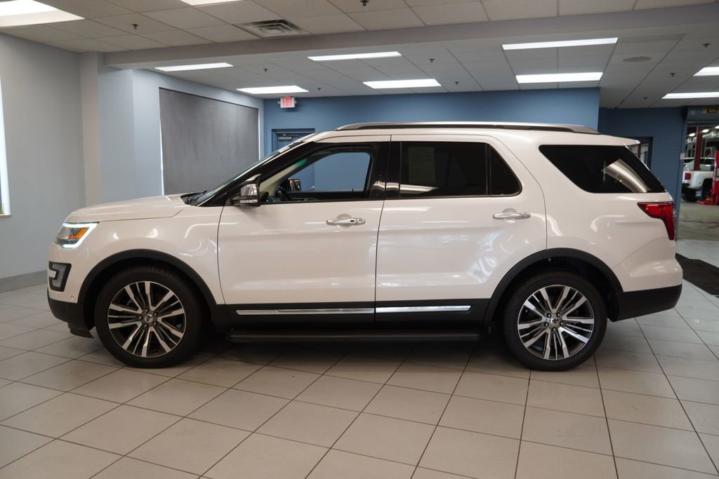 Used 2017 Ford Explorer Platinum image 2