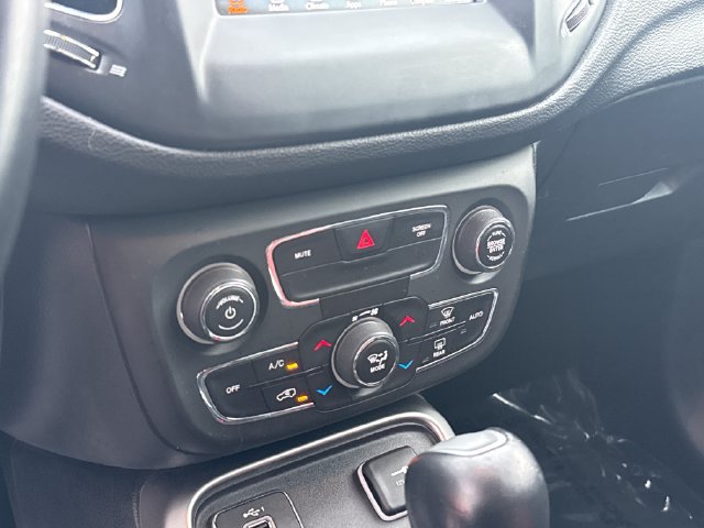 Used 2020 Jeep Compass Latitude FWD image 19