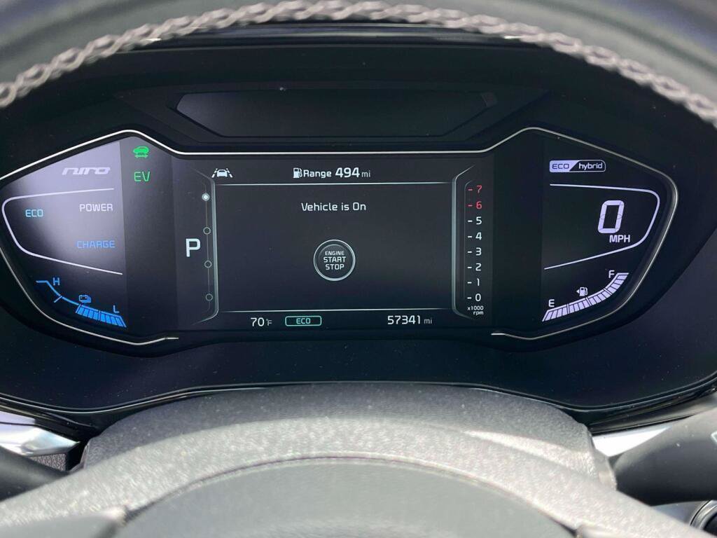 Used 2022 Kia Niro Touring Special Edition FWD image 3