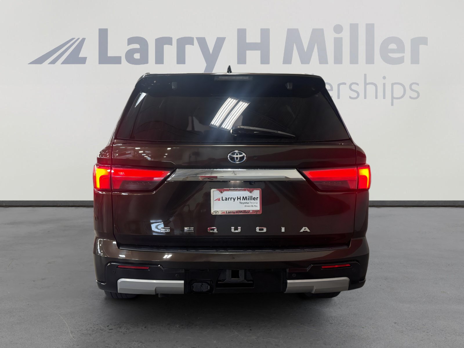 Used 2023 Toyota Sequoia Limited RWD image 4