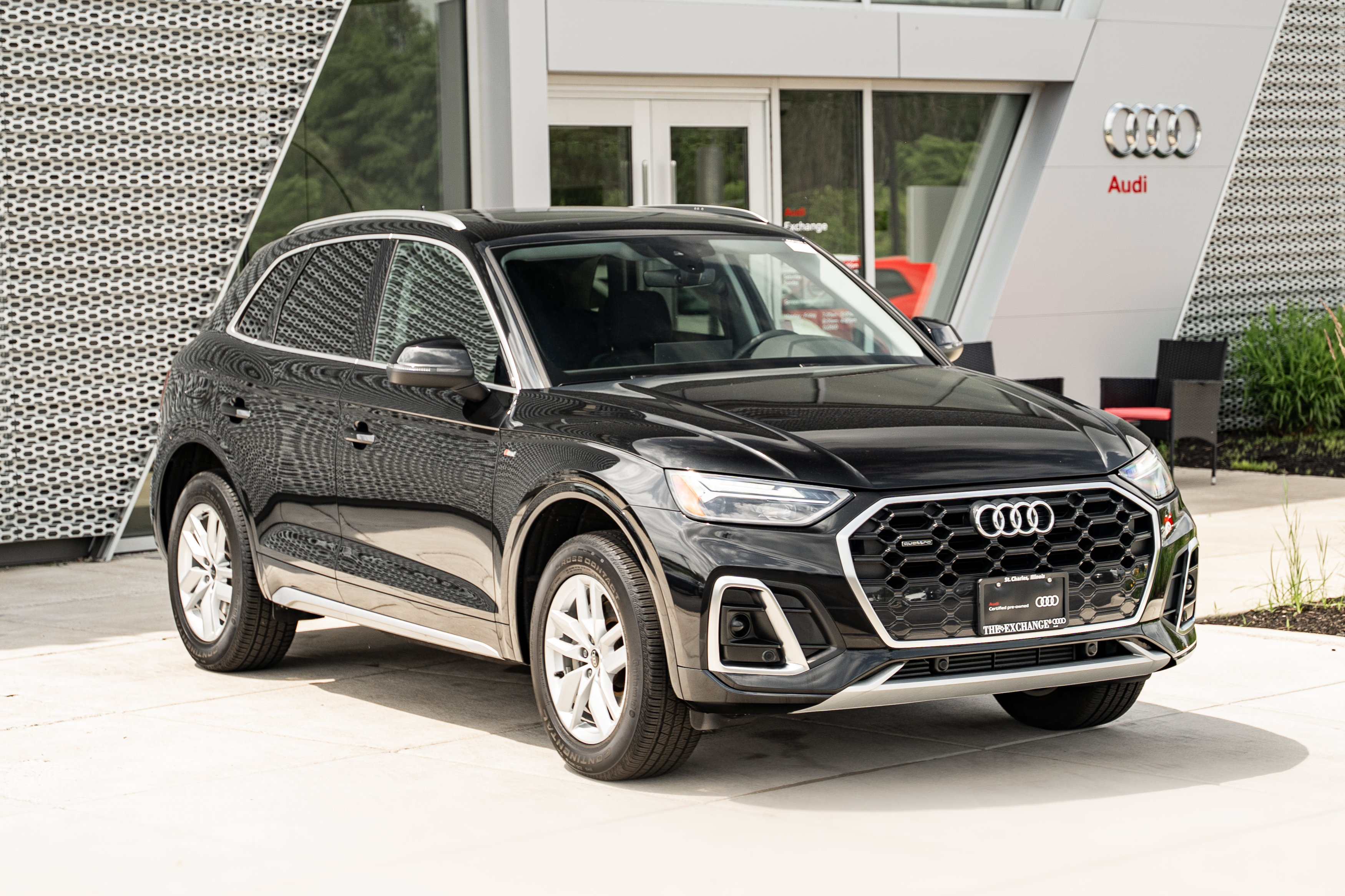 Certified 2023 Audi Q5 2.0T Premium w/ Convenience Package AWD/4WD image 2