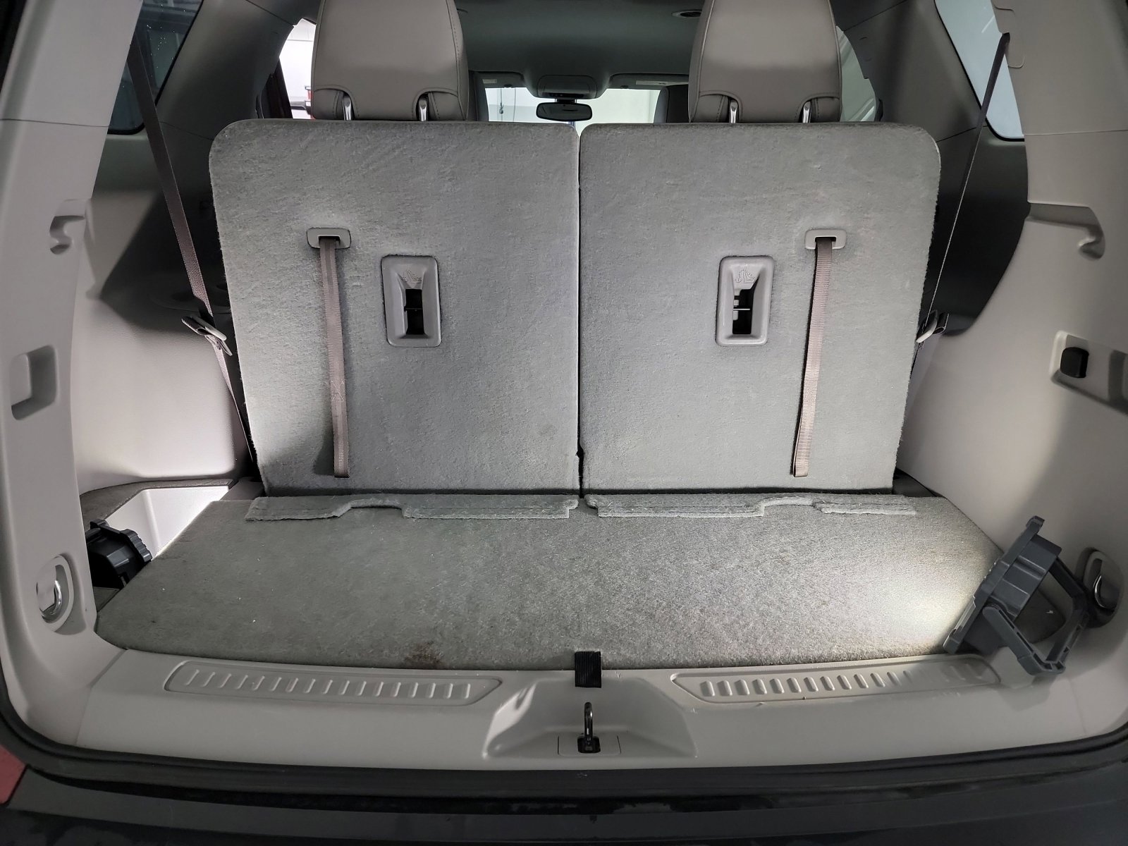 Used 2018 GMC Acadia SLT FWD image 25