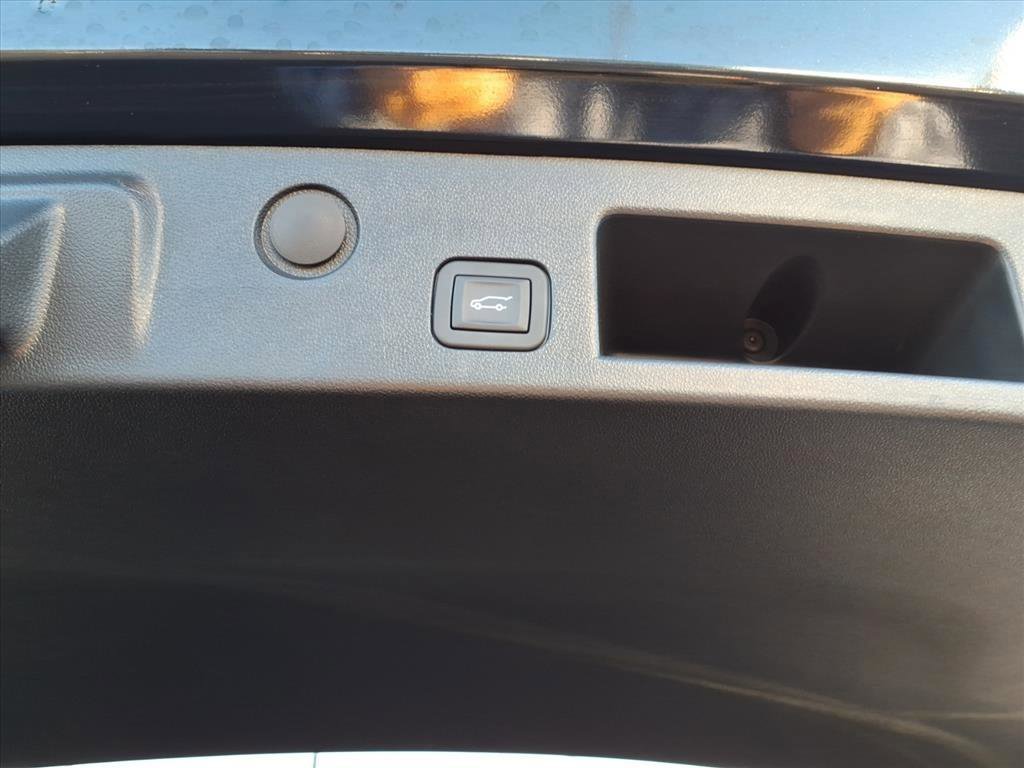 Used 2025 Chevrolet Equinox RS image 8