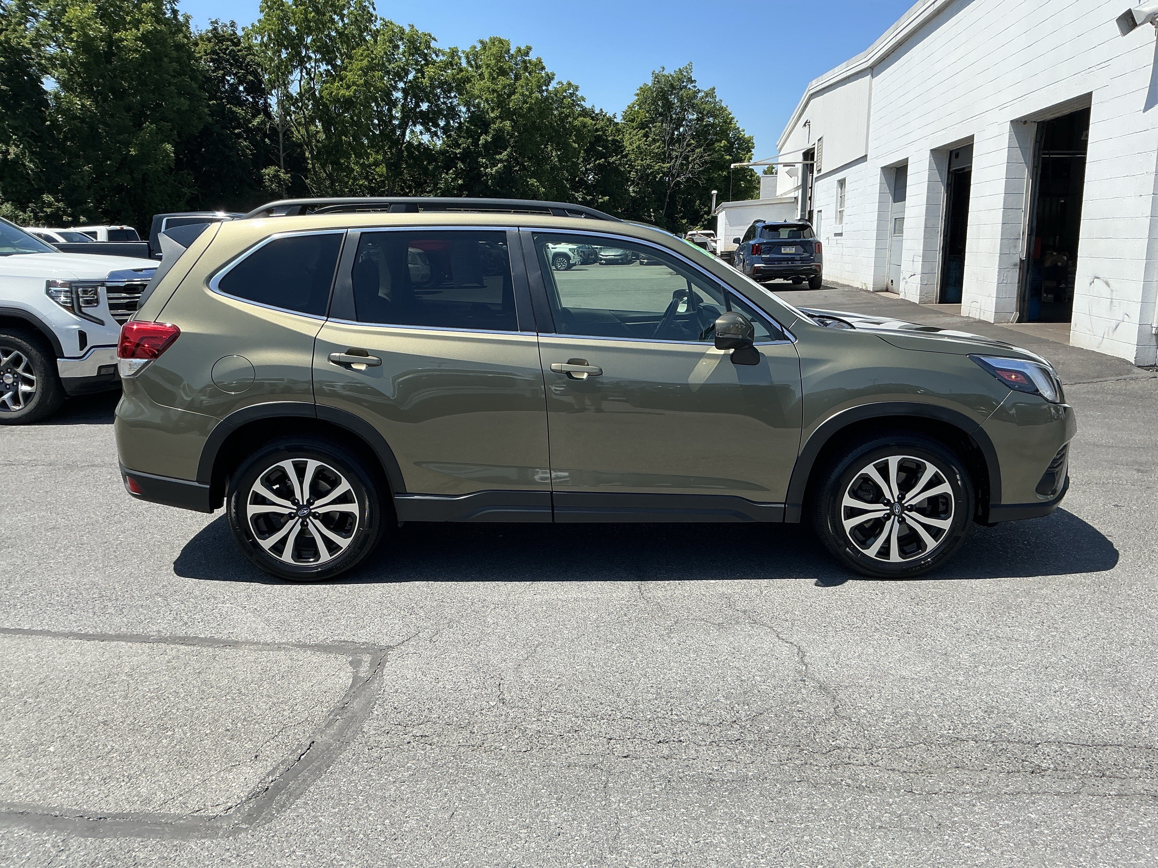 Used 2024 Subaru Forester Limited AWD/4WD image 2
