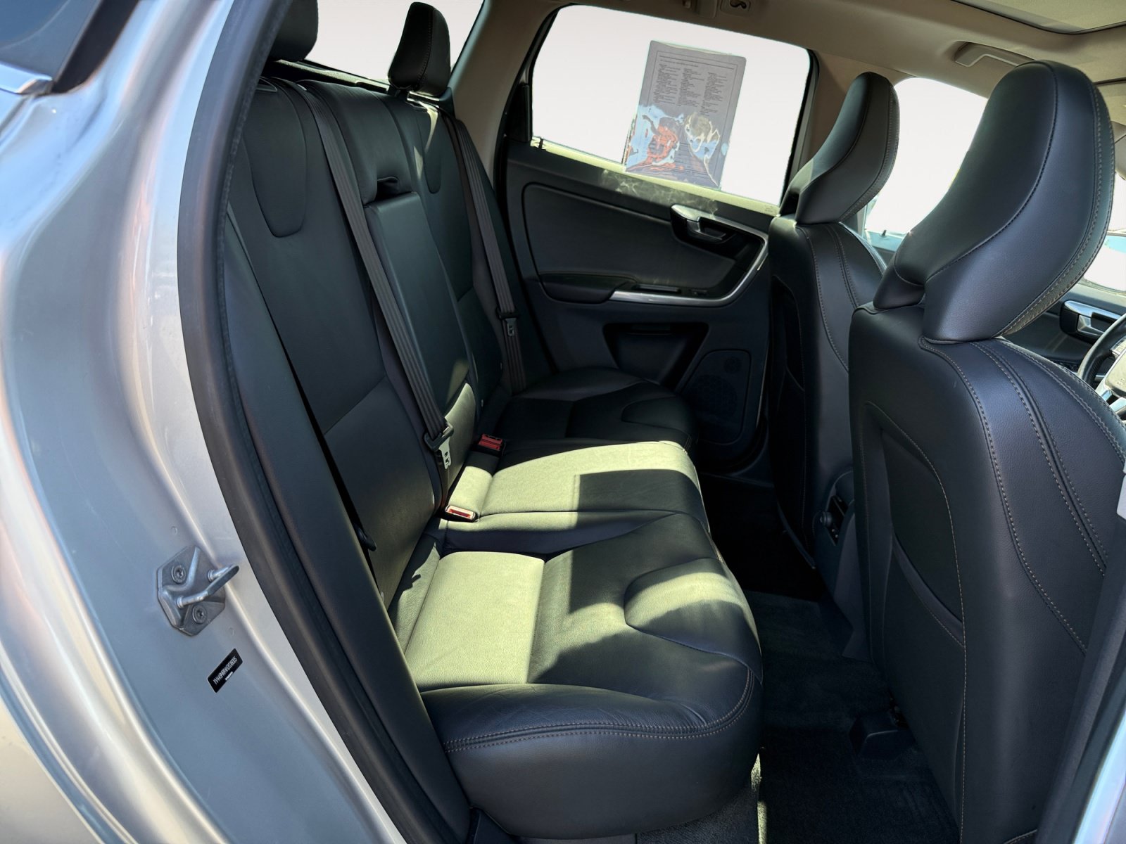 Used 2017 Volvo XC60 T6 Dynamic w/ Climate Package AWD/4WD image 18