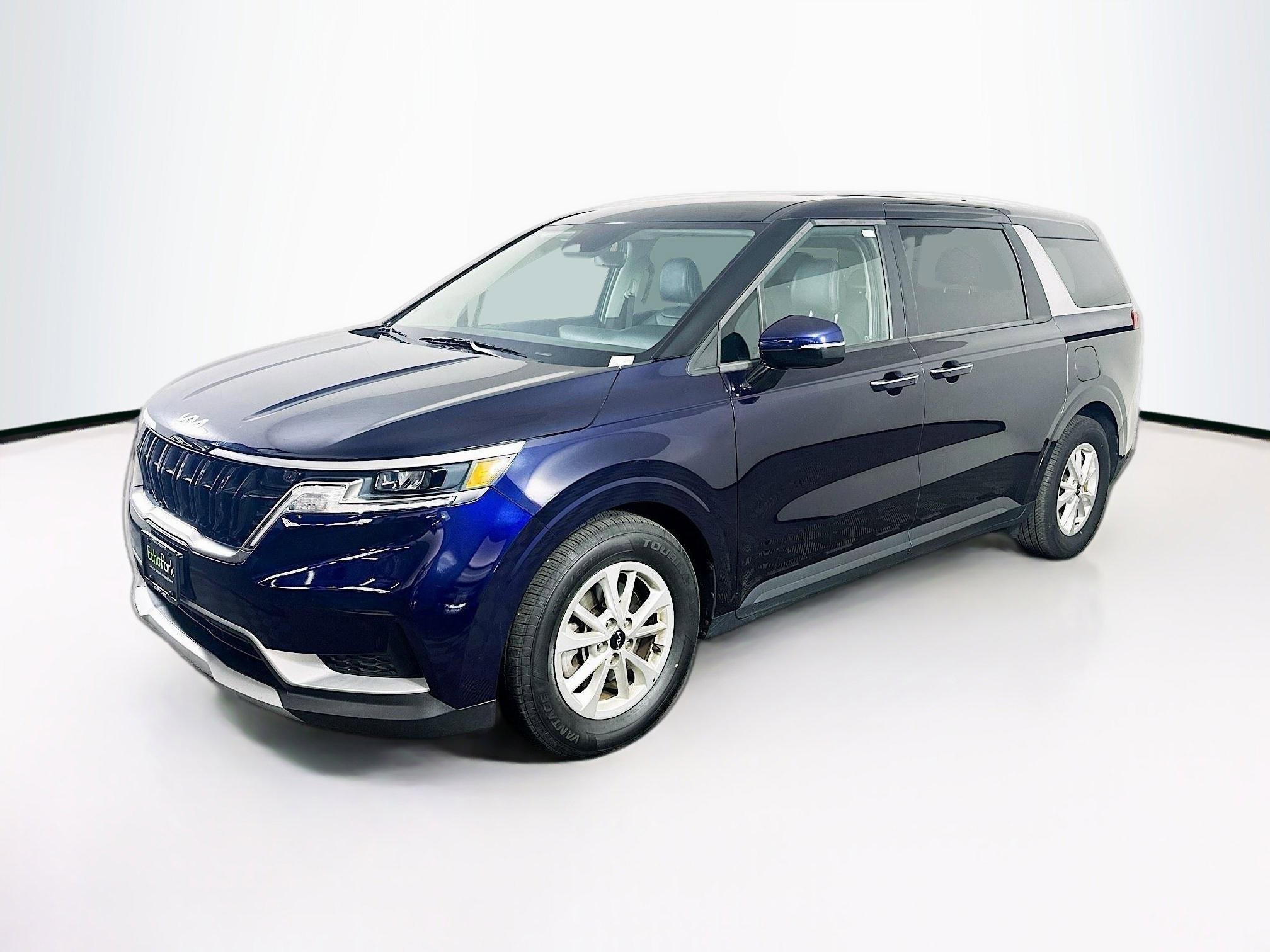 Used 2024 Kia Carnival LX image 3