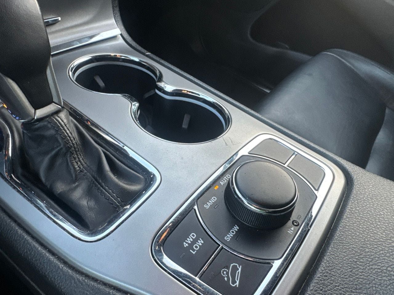 Used 2020 Jeep Grand Cherokee Limited AWD/4WD image 39