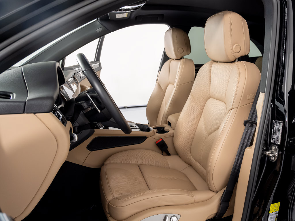 Certified 2026 Porsche Macan AWD/4WD image 18