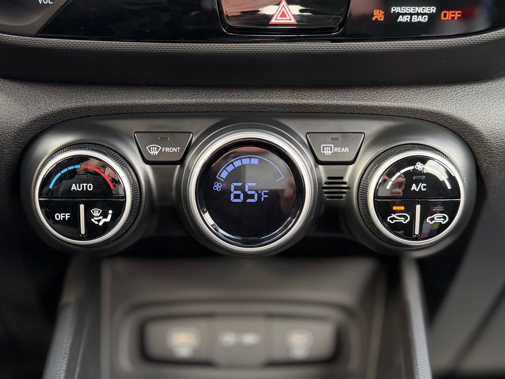 Used 2023 Hyundai Venue SEL w/ Cargo Package image 11