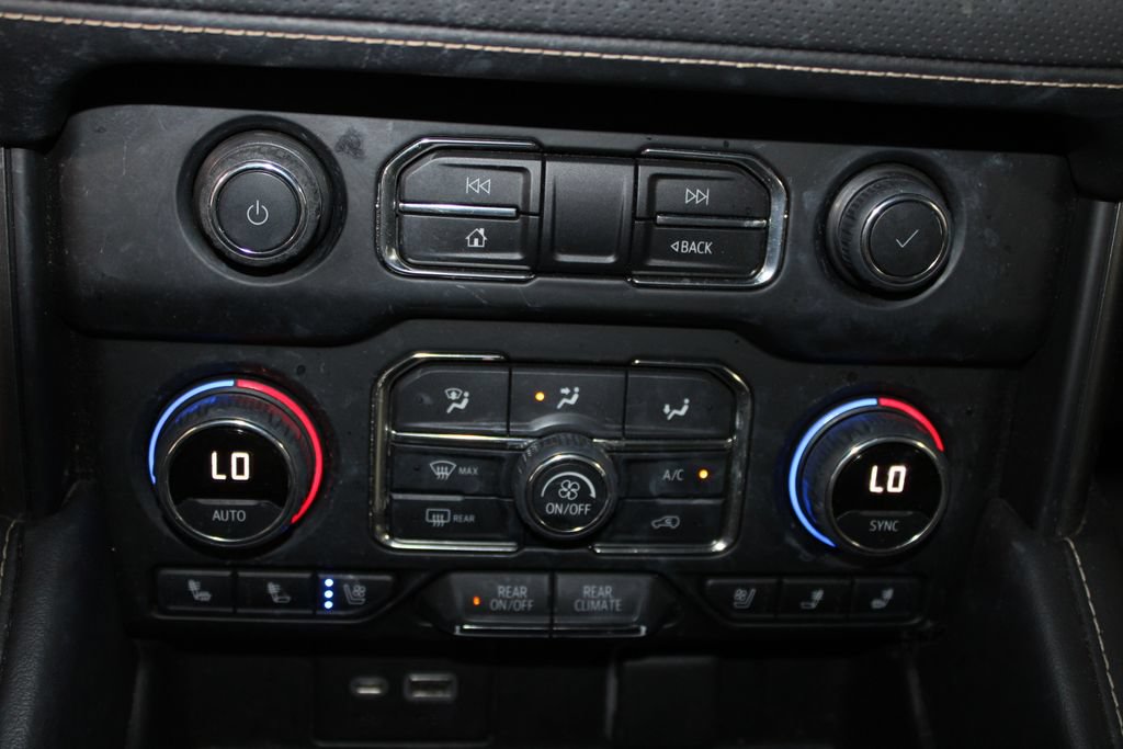 Used 2022 Chevrolet Suburban Premier RWD image 33
