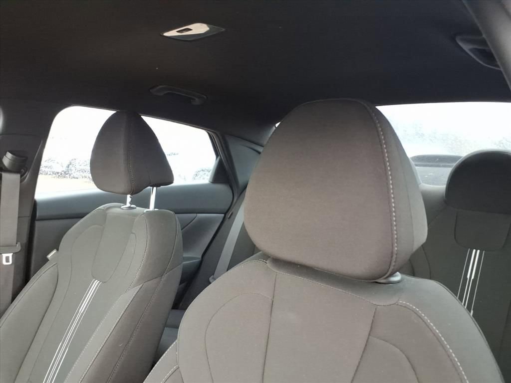 Used 2025 Hyundai Elantra Sport image 17