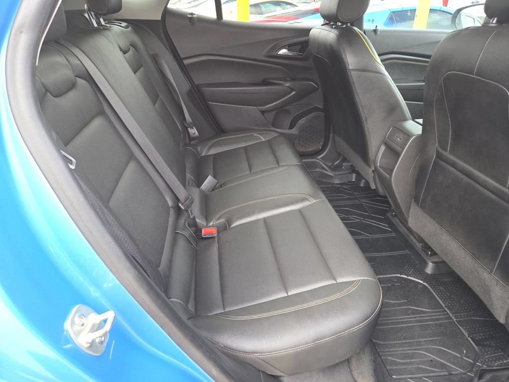 Used 2025 Chevrolet Trax ACTIV w/ Sunroof Package FWD image 18