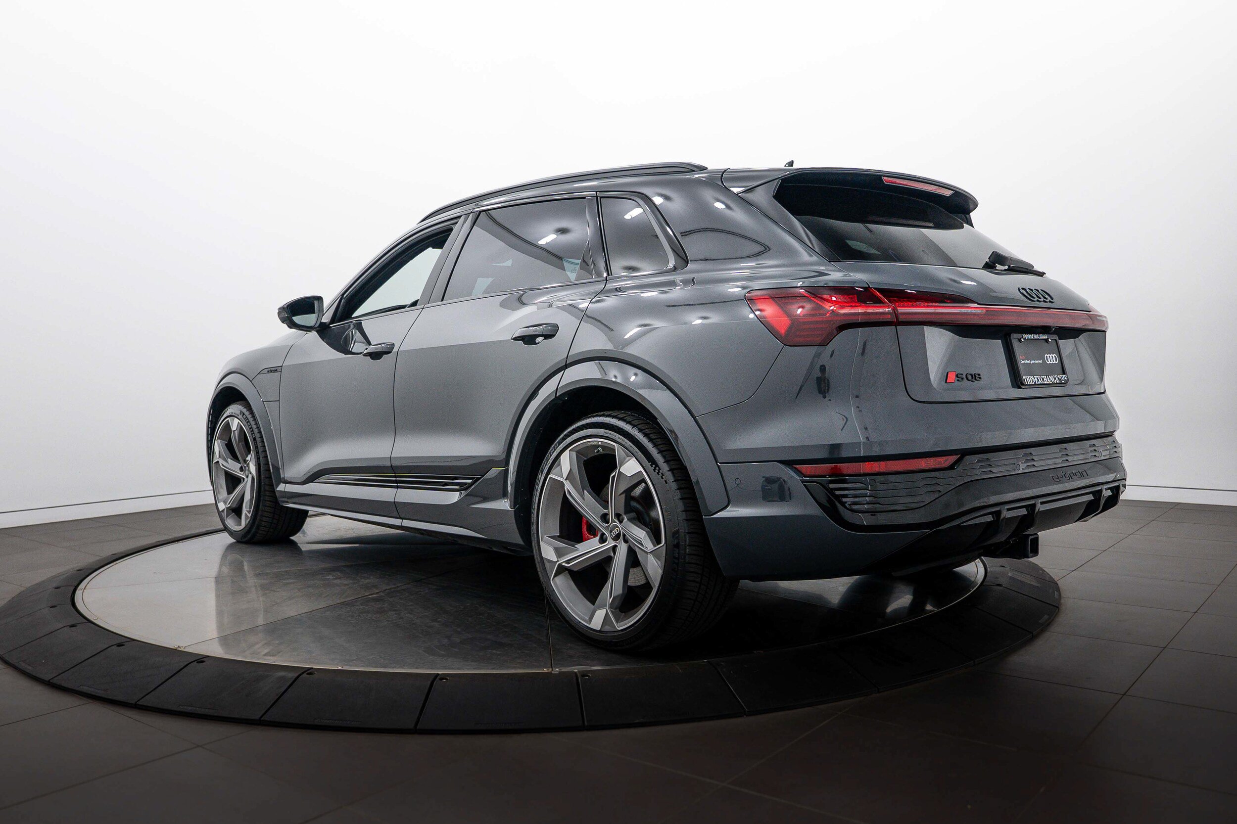 Certified 2024 Audi SQ8 e-tron Premium Plus w/ Black Optic Package AWD/4WD image 5