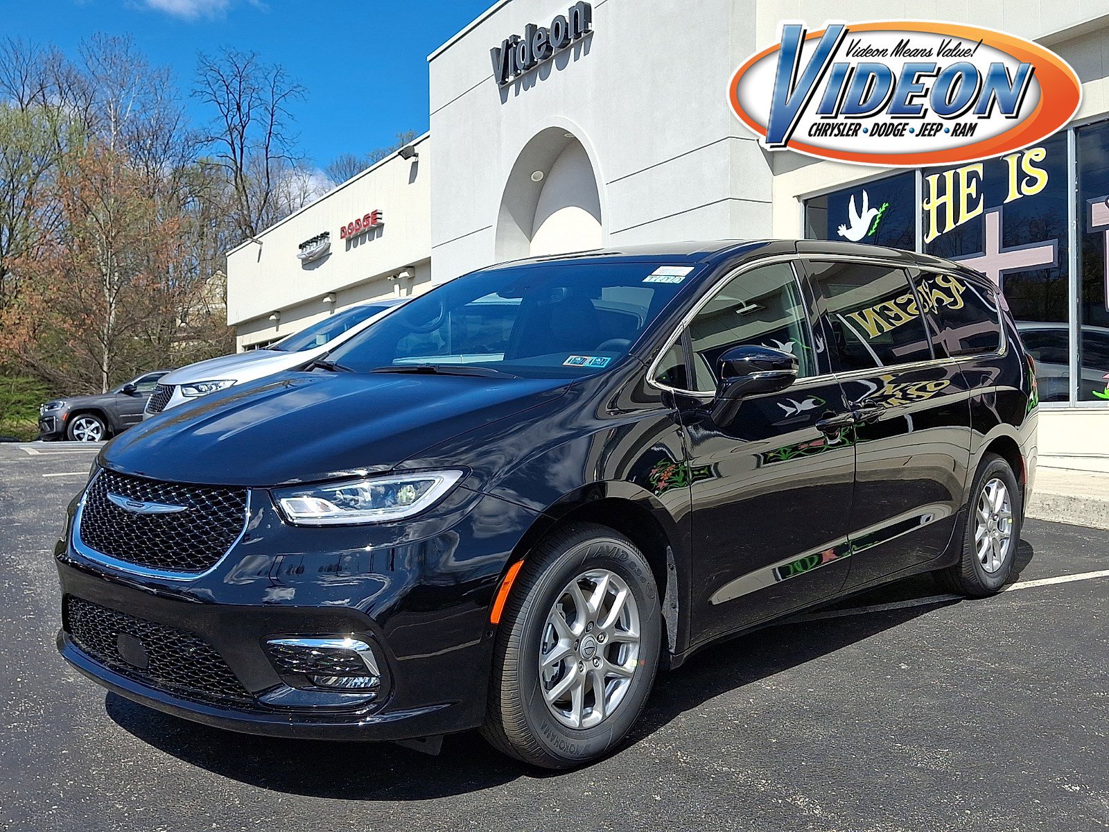 New 2026 Chrysler Pacifica Select