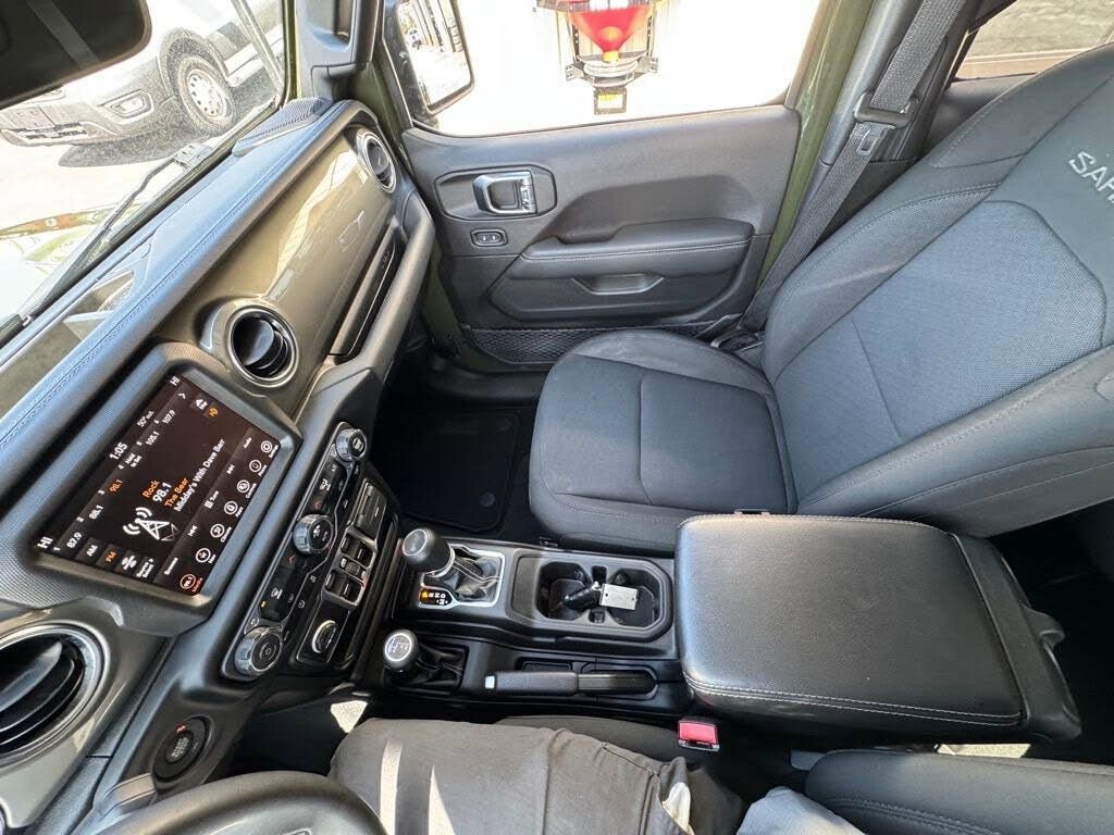 Used 2023 Jeep Wrangler Sahara AWD/4WD image 19