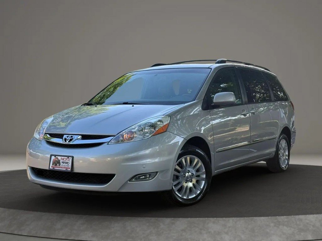 Used 2008 Toyota Sienna XLE AWD/4WD image 2