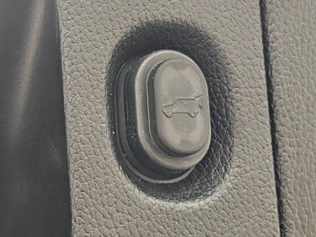 Used 2019 Chevrolet Suburban Premier RWD image 39