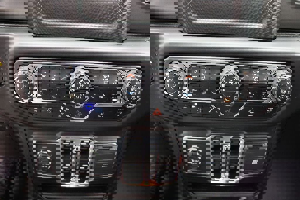 Used 2023 Jeep Wrangler Unlimited w/ Cold Weather Group image 23