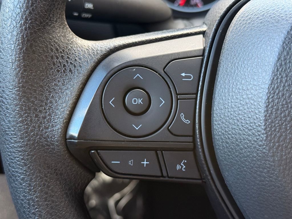 Used 2022 Toyota RAV4 LE image 27