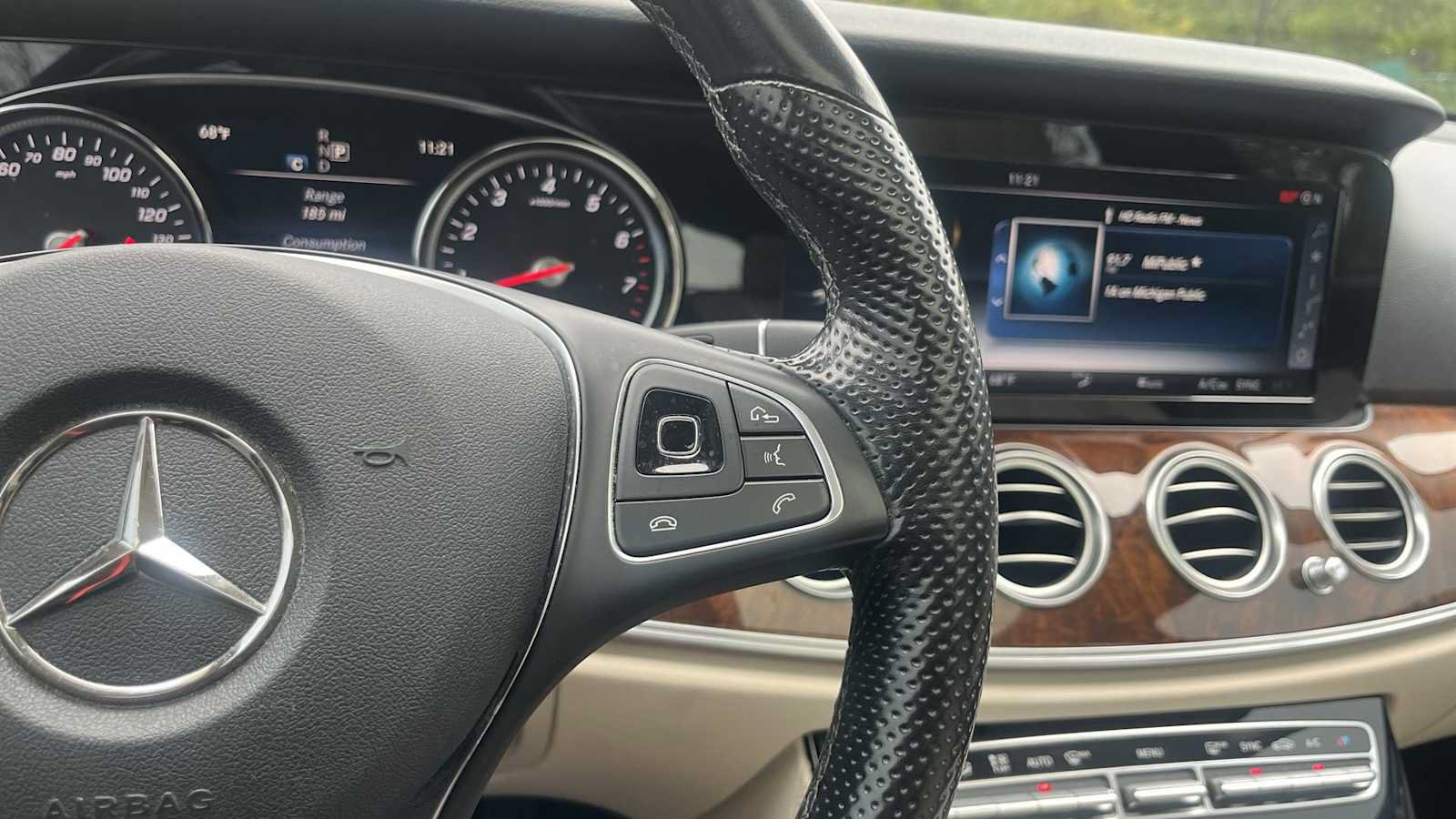 Certified 2017 Mercedes-Benz E 400 4MATIC Wagon image 39