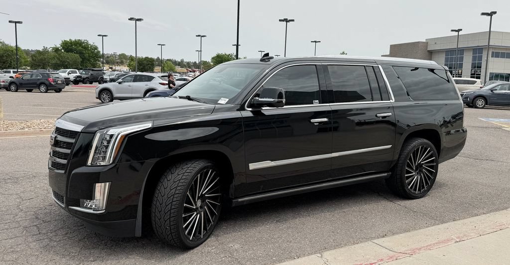 Used 2017 Cadillac Escalade ESV Premium Luxury AWD/4WD image 4