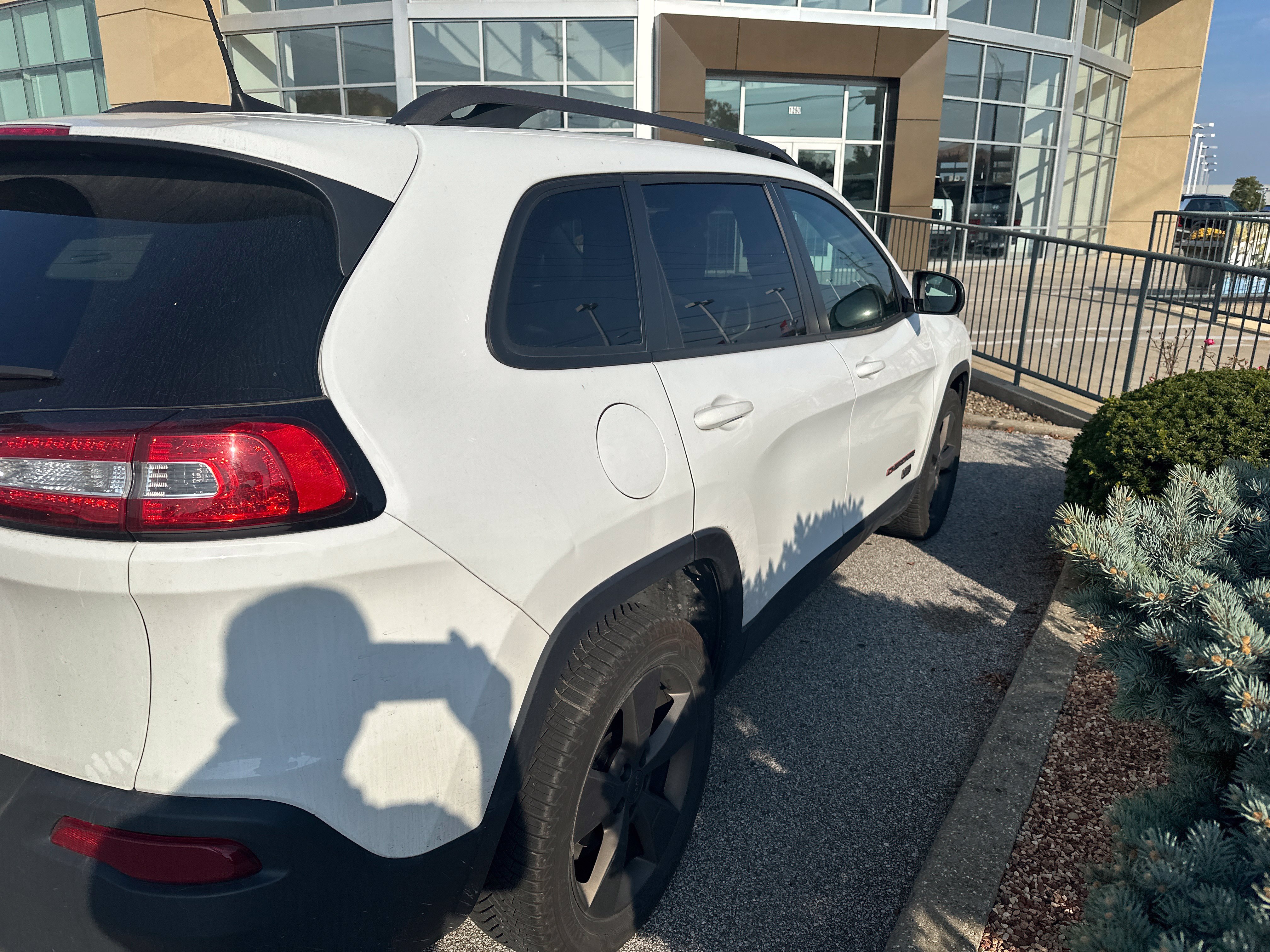 Used 2016 Jeep Cherokee 75th Anniversary FWD image 4