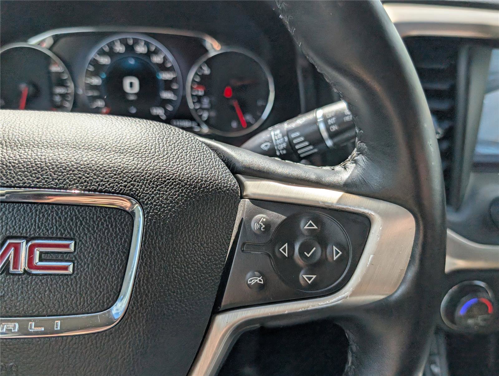 Used 2018 GMC Acadia Denali AWD/4WD image 26