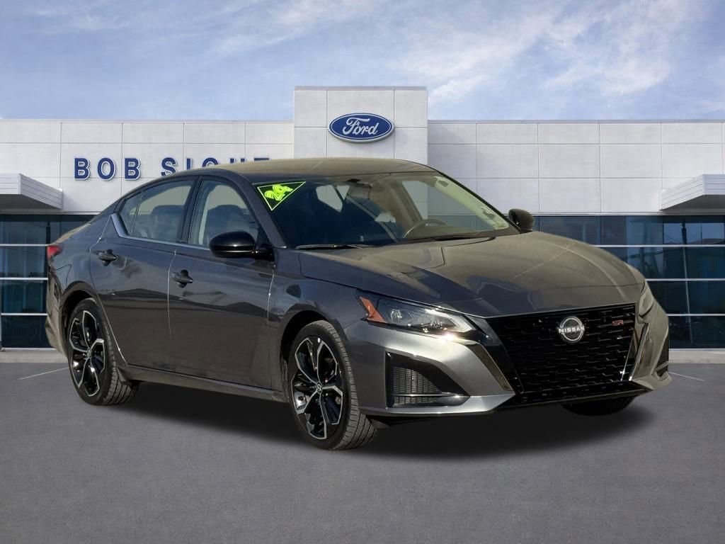 Used 2024 Nissan Altima 2.5 SR image 2